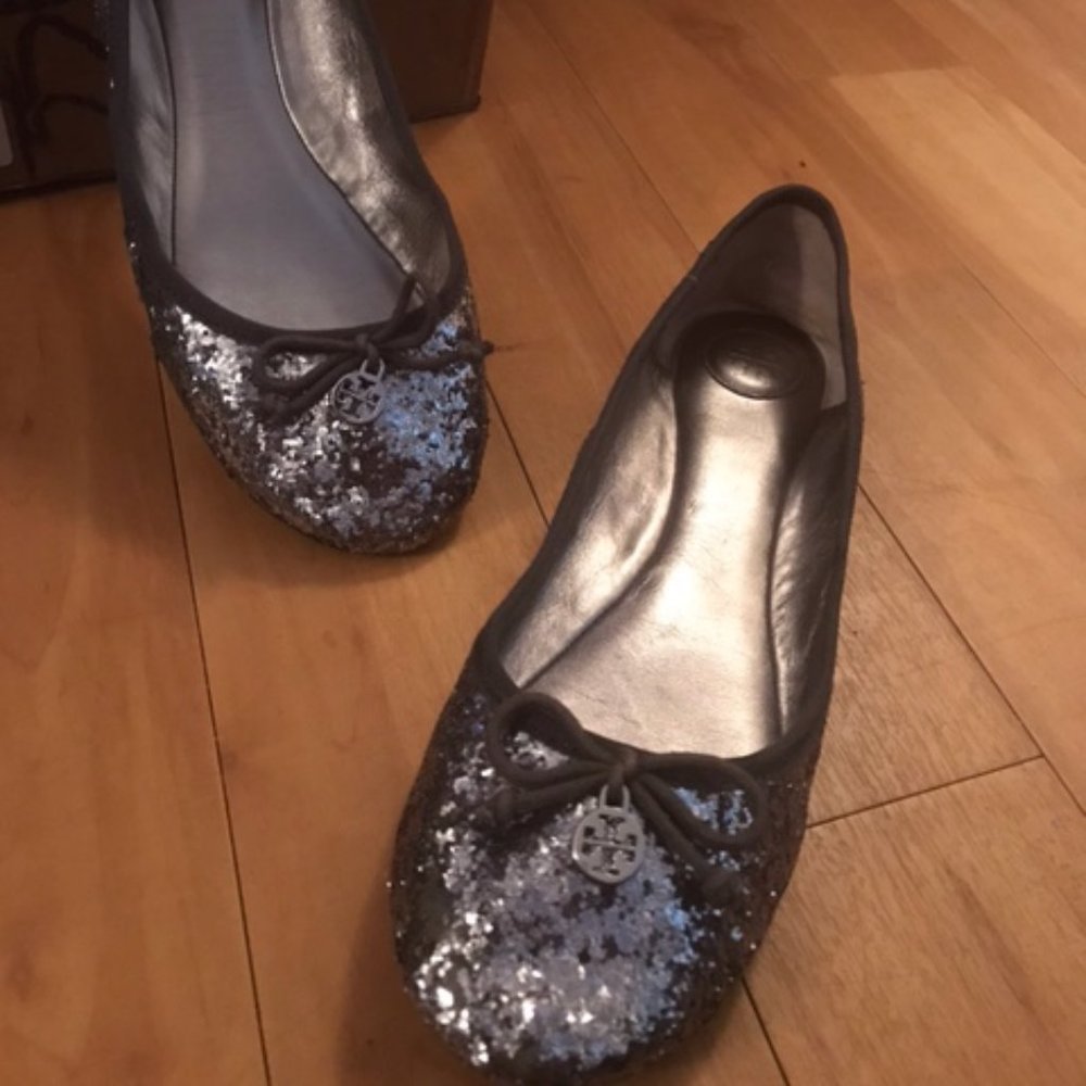 Tory Burch Chelsea Silver Glitter Flat. 9.5